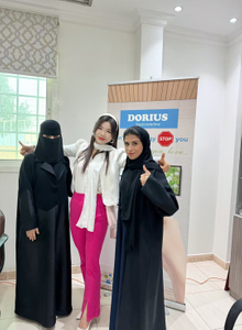 Sara avec Hissa foto In Saudi.jpg